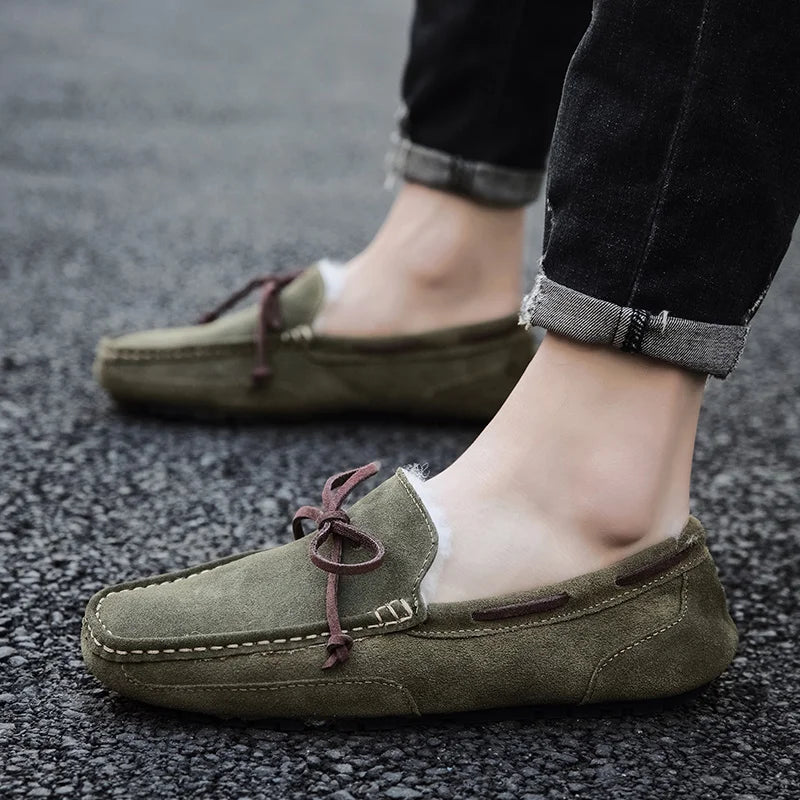 Mocassins homens sapatos de camurça de pelúcia sapatos de condução casuais marca inverno quente pele homem mocassins deslizamento na condução plana masculino sapatos de barco