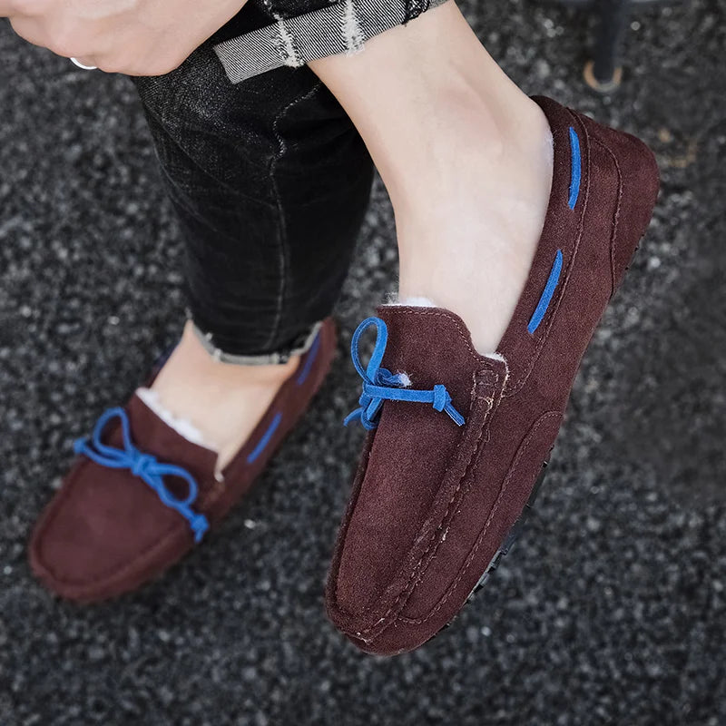 Mocassins homens sapatos de camurça de pelúcia sapatos de condução casuais marca inverno quente pele homem mocassins deslizamento na condução plana masculino sapatos de barco