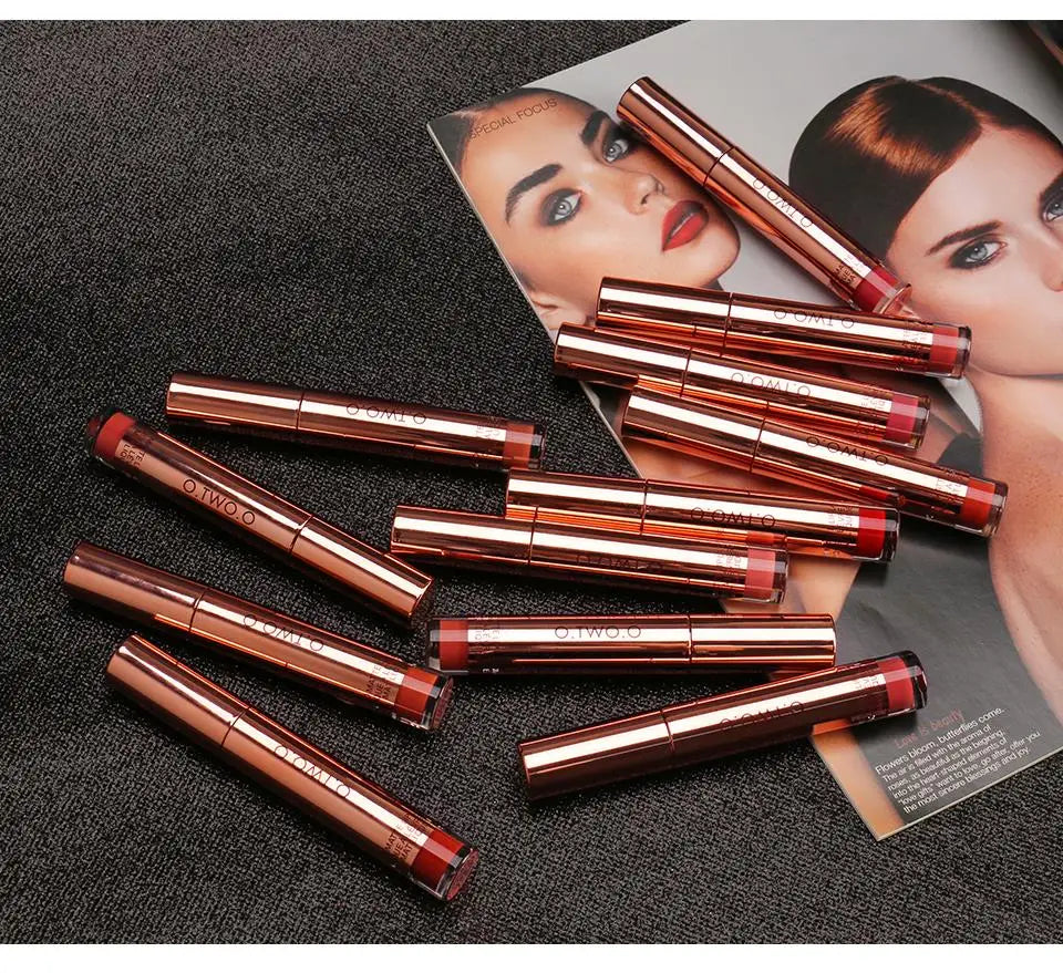 O.TWO.O 12 cores de alta qualidade veludo batom fosco lábios de longa duração maquiagem à prova d'água fácil de usar brilho labial líquido fosco