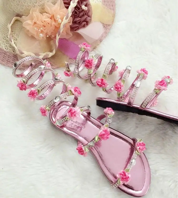 Sandálias luxuosas de verão, flor branca e rosa, sandálias femininas de salto baixo, punk gladiador, com strass, sapatos de festa de casamento