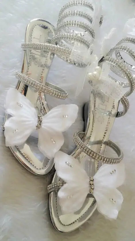 Sandálias luxuosas de verão, flor branca e rosa, sandálias femininas de salto baixo, punk gladiador, com strass, sapatos de festa de casamento