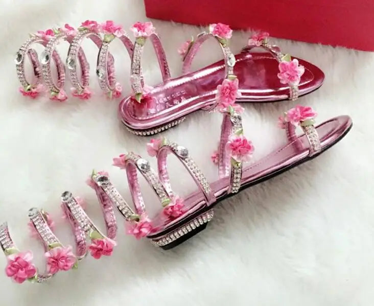 Sandálias luxuosas de verão, flor branca e rosa, sandálias femininas de salto baixo, punk gladiador, com strass, sapatos de festa de casamento