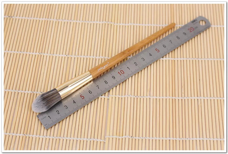 Yue Precisão Fundação Pincel Cônico Apontado Rosto Corretivo Creme Vinco Primer Base Maquiagem Beleza Cosméticos Aplicador