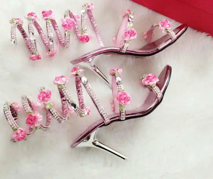 Sandálias luxuosas de verão, flor branca e rosa, sandálias femininas de salto baixo, punk gladiador, com strass, sapatos de festa de casamento