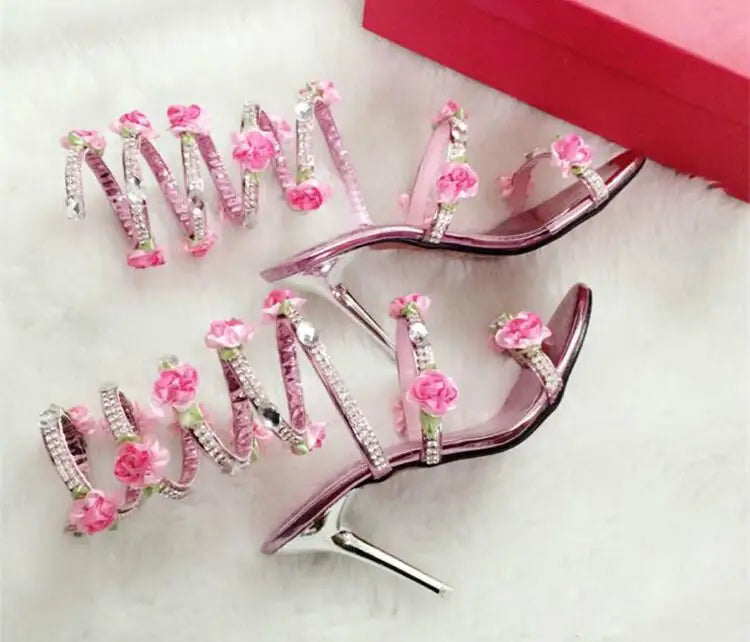 Sandálias luxuosas de verão, flor branca e rosa, sandálias femininas de salto baixo, punk gladiador, com strass, sapatos de festa de casamento