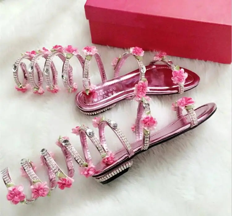 Sandálias luxuosas de verão, flor branca e rosa, sandálias femininas de salto baixo, punk gladiador, com strass, sapatos de festa de casamento