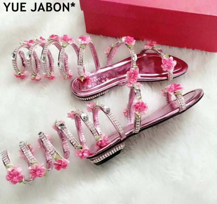 Sandálias luxuosas de verão, flor branca e rosa, sandálias femininas de salto baixo, punk gladiador, com strass, sapatos de festa de casamento