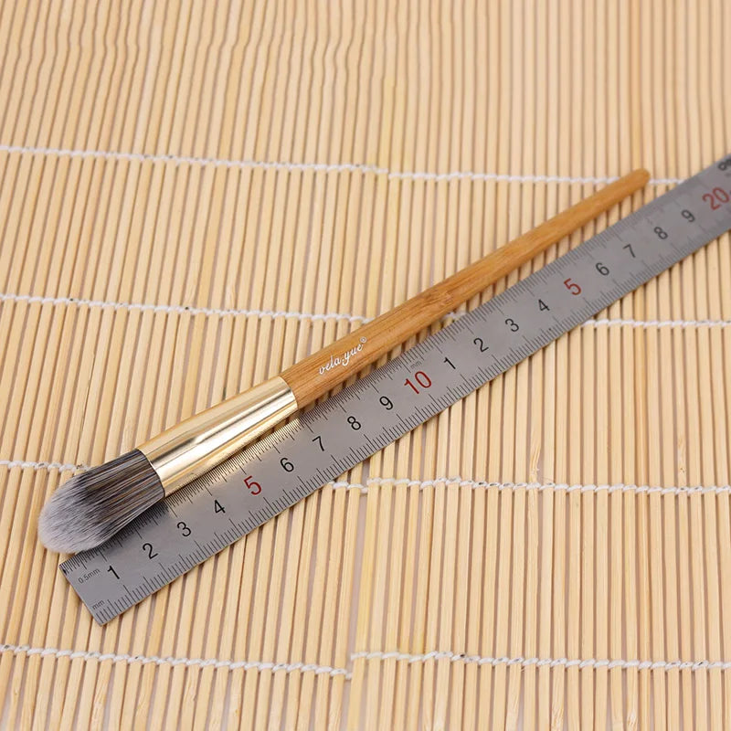 Yue Precisão Fundação Pincel Cônico Apontado Rosto Corretivo Creme Vinco Primer Base Maquiagem Beleza Cosméticos Aplicador