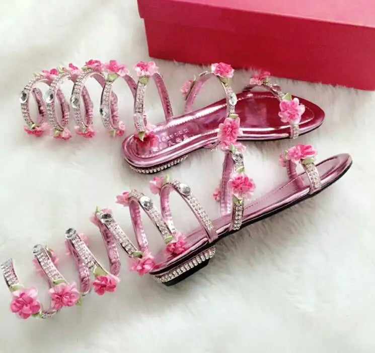 Sandálias luxuosas de verão, flor branca e rosa, sandálias femininas de salto baixo, punk gladiador, com strass, sapatos de festa de casamento