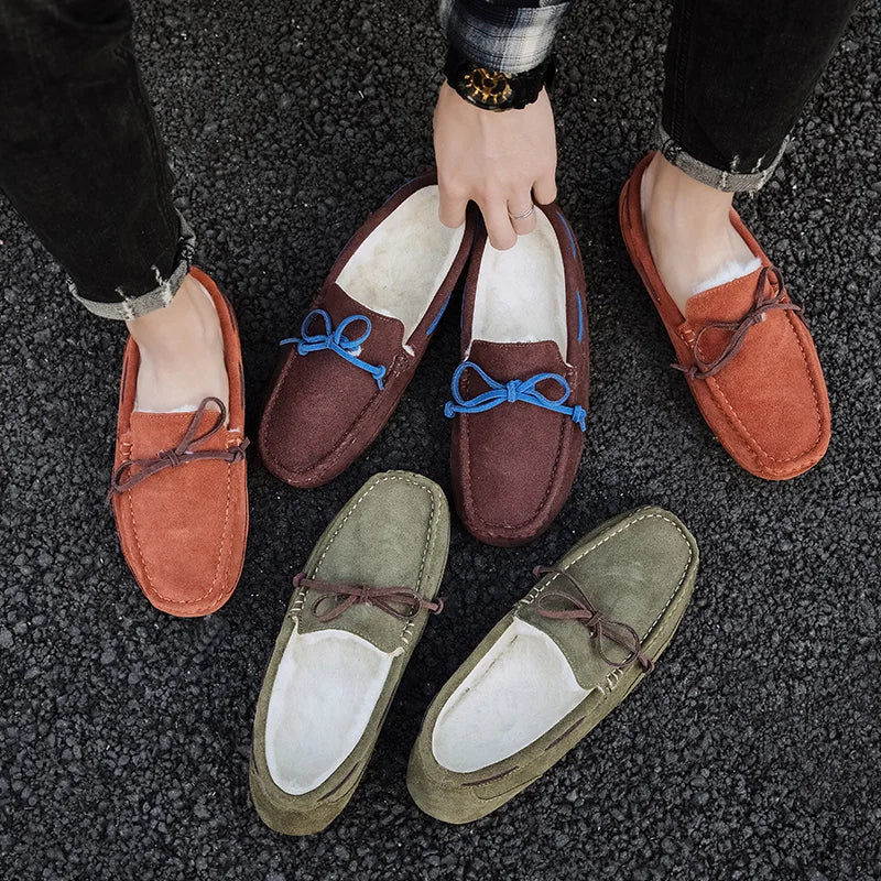 Mocassins homens sapatos de camurça de pelúcia sapatos de condução casuais marca inverno quente pele homem mocassins deslizamento na condução plana masculino sapatos de barco