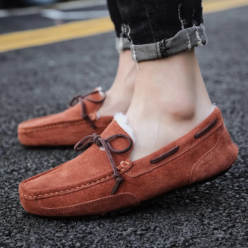 Mocassins homens sapatos de camurça de pelúcia sapatos de condução casuais marca inverno quente pele homem mocassins deslizamento na condução plana masculino sapatos de barco