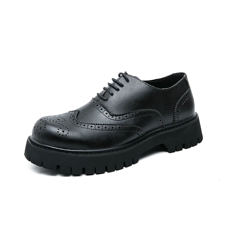 O homem da marca de luxo britânico clássico apontou sapatos vestido dos homens couro patente preto sapatos de casamento oxford sapatos formais moda brilhante