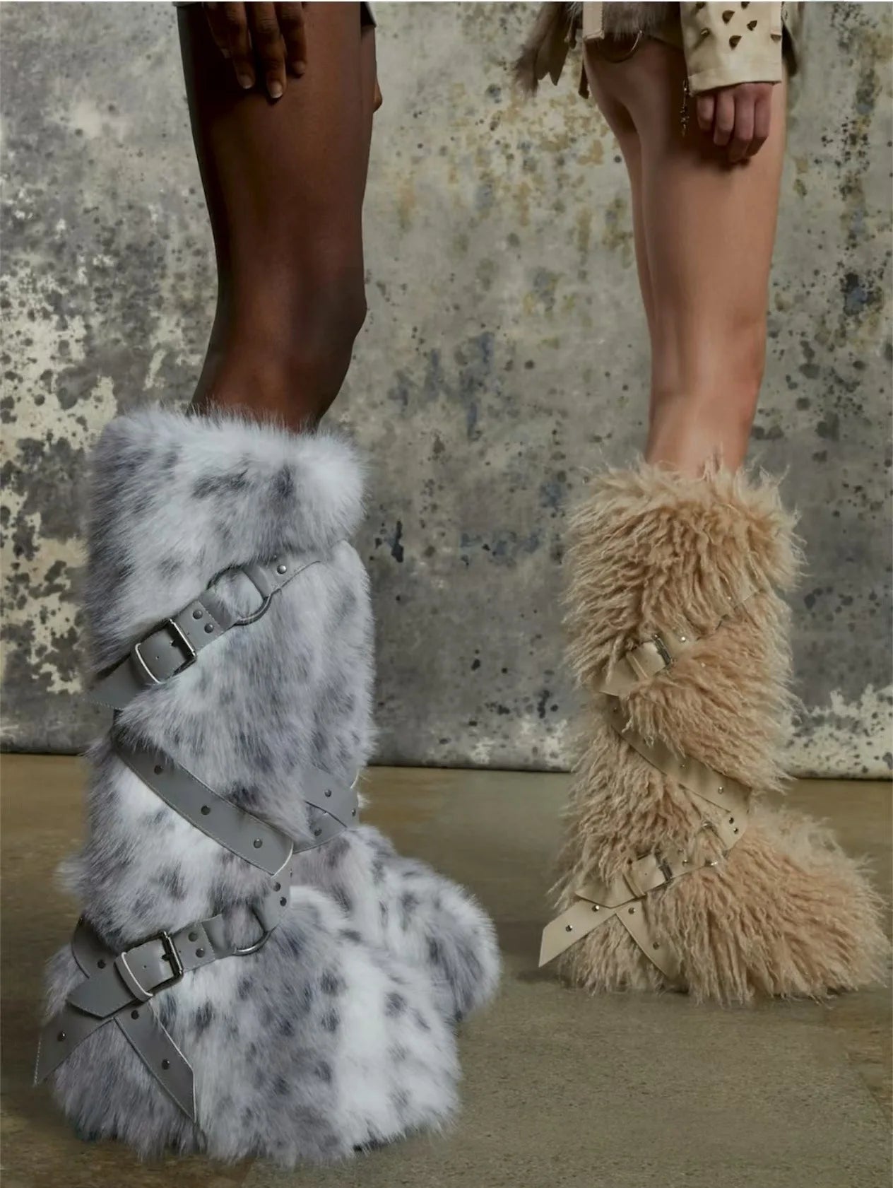 Botas femininas felpudas até o joelho |   Calçado de inverno com detalhes multi-fivela, texturas de leopardo e shearling