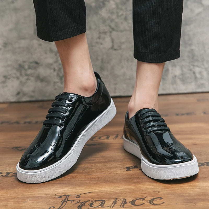 Sapatos casuais de couro envernizado, tênis com renda, sola verde, sapatos de couro designer de alta qualidade, primavera e outono