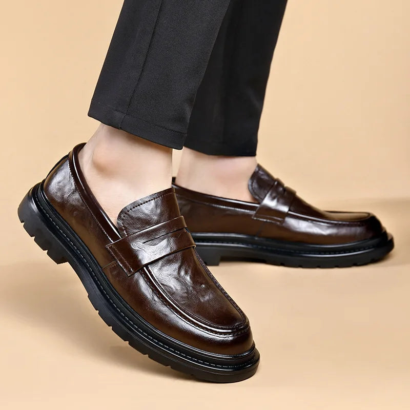 Mocassins Casuais Masculinos Slip-On: Sapatos de Couro Respiráveis e Modernos Estilo Coreano Versáteis para Primavera e Verão