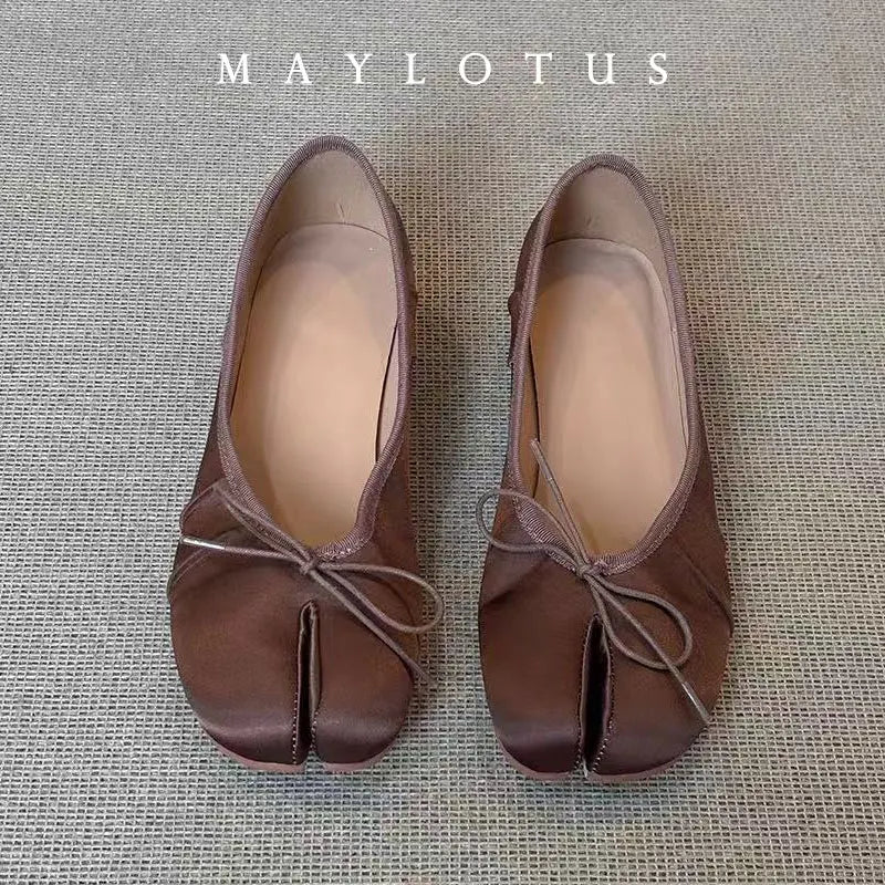 Sapatilhas Femininas de Cetim Rosa com Dedo Dividido, Estilo Ballet Tabi, Mocassins Slip-on e Alpargatas Casuais