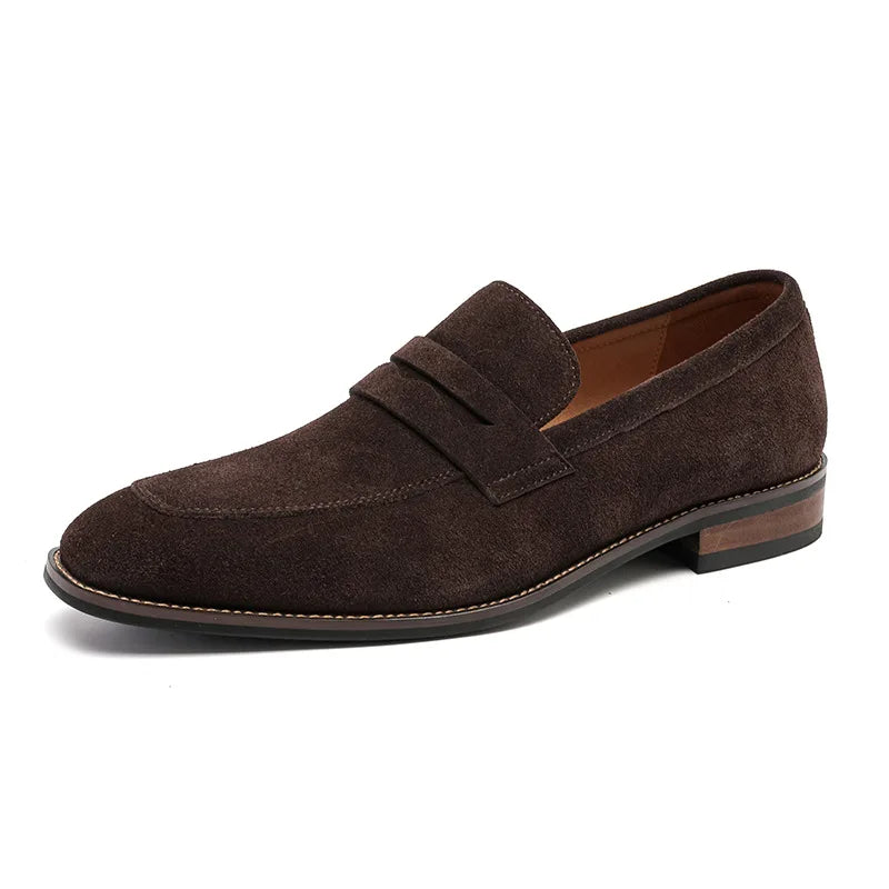 Marca masculina camurça mocassins de couro de vaca sapatos retro deslizamento-on sapatos formais masculinos sapatos de casamento
