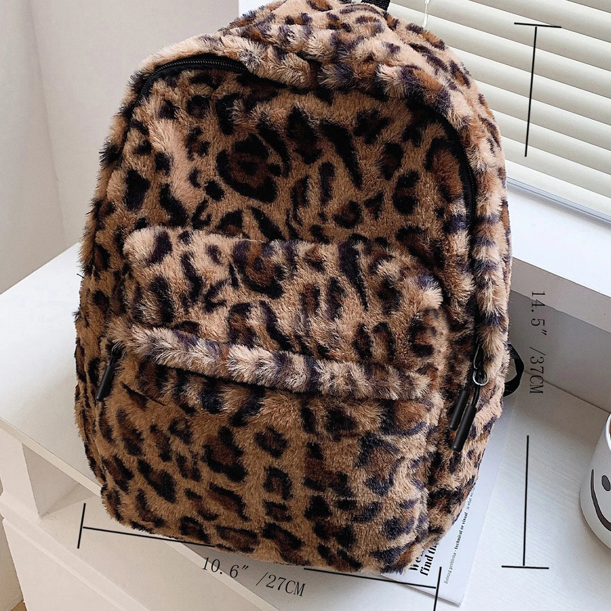 Mochila feminina luxuosa com estampa de leopardo, padrão marrom, vários bolsos, grande capacidade, material de pelúcia, zíper, alças ajustáveis, deslocamento