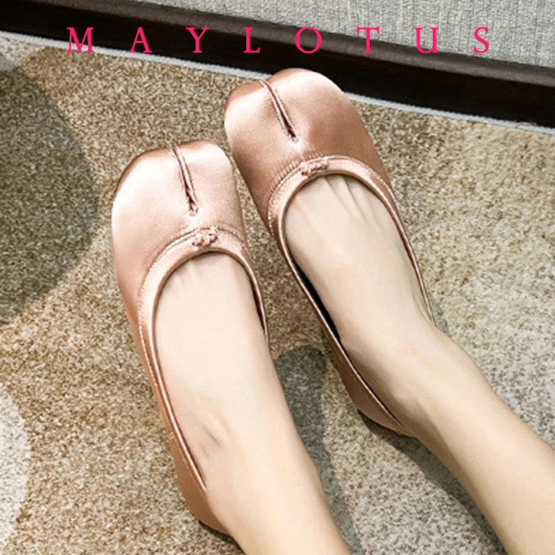 Sapatilhas Femininas de Cetim Rosa com Dedo Dividido, Estilo Ballet Tabi, Mocassins Slip-on e Alpargatas Casuais