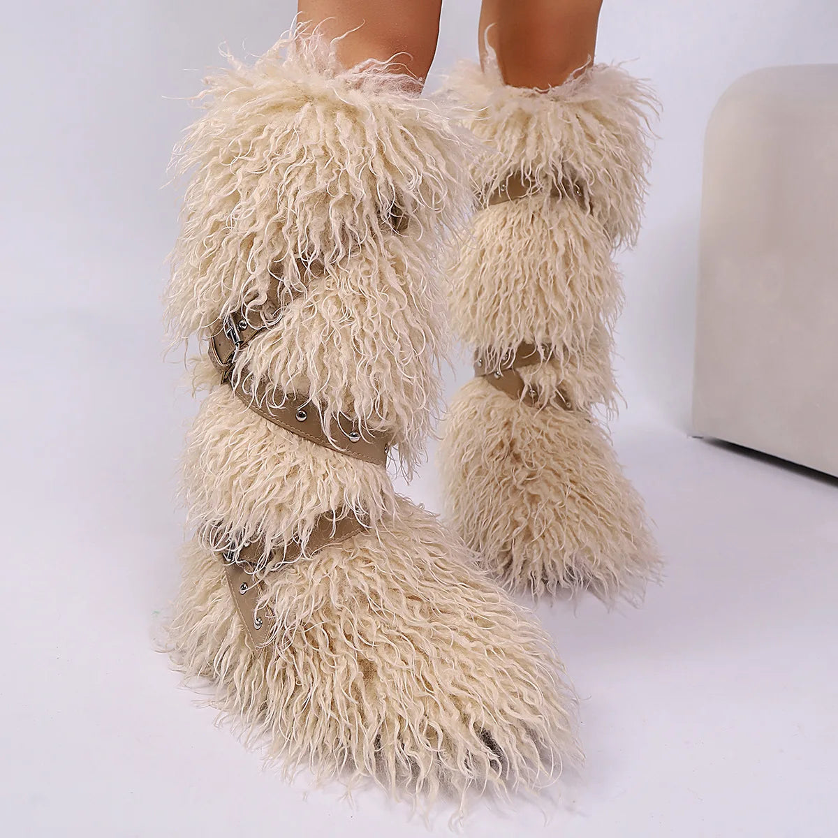 Botas femininas felpudas até o joelho |   Calçado de inverno com detalhes multi-fivela, texturas de leopardo e shearling