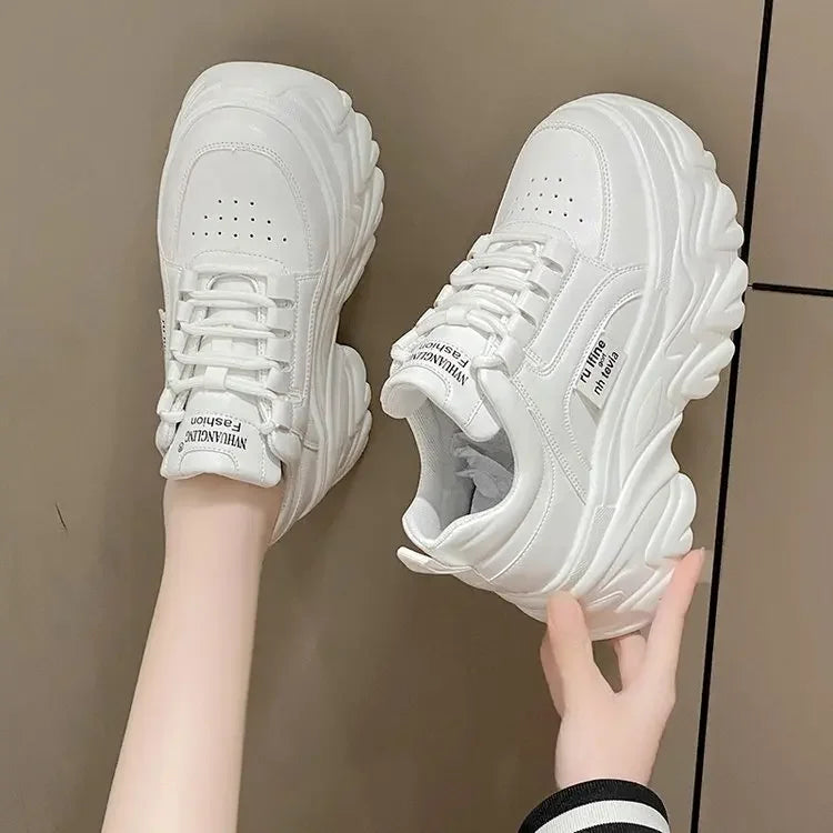 Sapatos femininos tendência branco preto grosso tênis outono inverno fundo grosso pai sapatos de alta qualidade couro do plutônio plataforma tênis novo