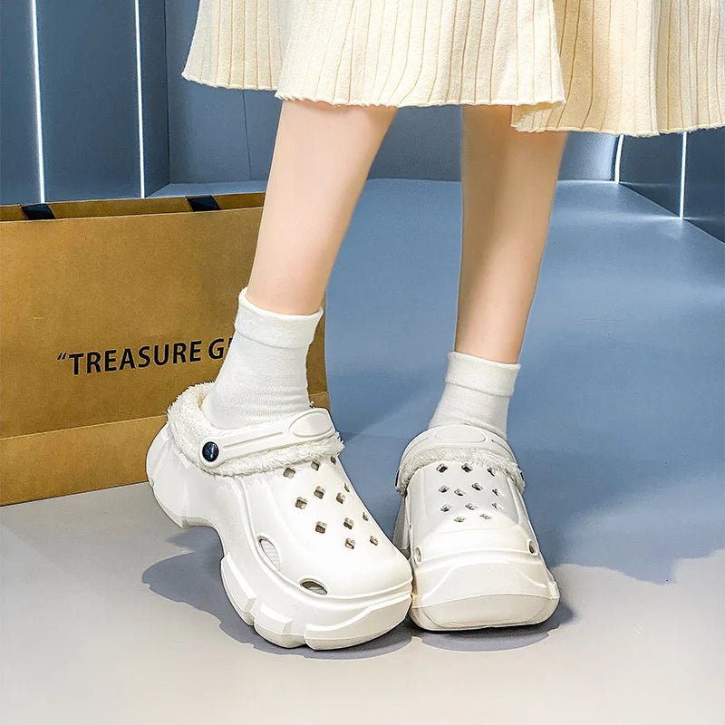 Novas sandálias de plataforma de inverno feminino chinelos sapatos ao ar livre sola grossa sapatos leves respiráveis chinelos de pele feminina