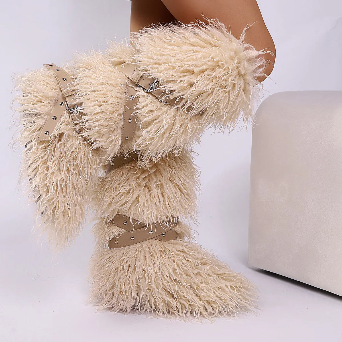 Botas femininas felpudas até o joelho |   Calçado de inverno com detalhes multi-fivela, texturas de leopardo e shearling