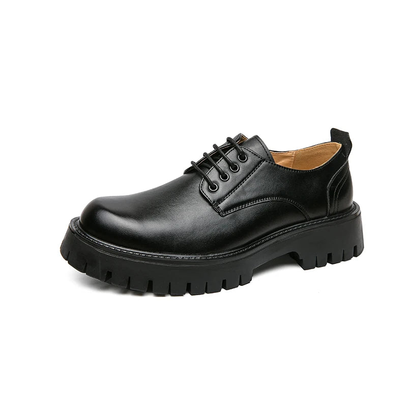 O homem da marca de luxo britânico clássico apontou sapatos vestido dos homens couro patente preto sapatos de casamento oxford sapatos formais moda brilhante