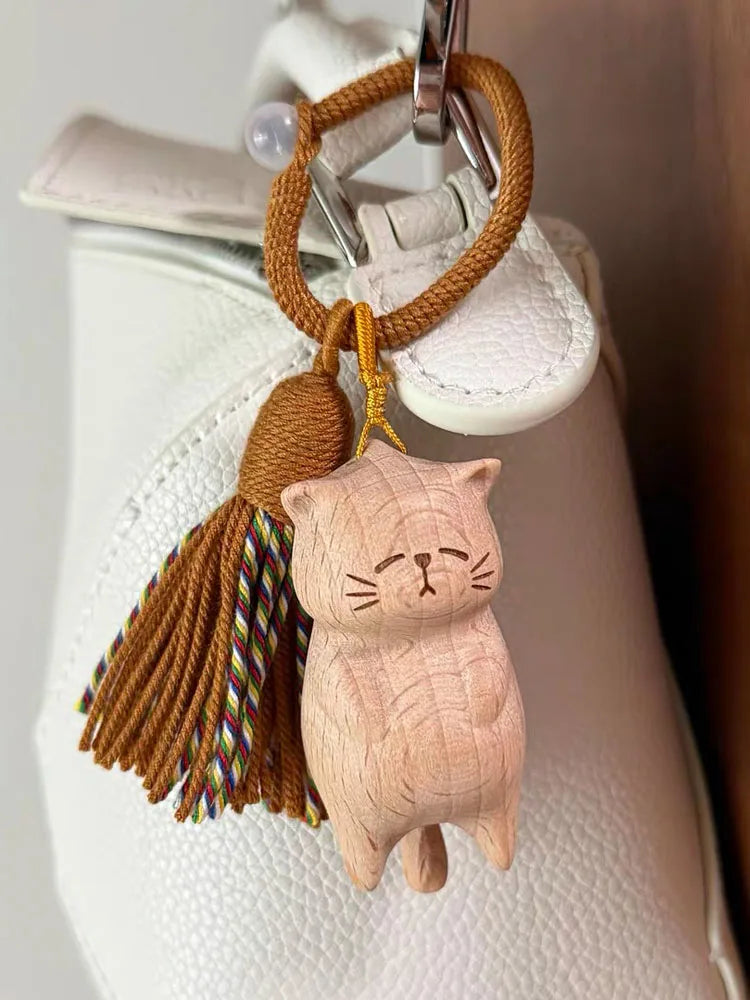 Feito à mão escultura em madeira gatos saco encantos chaveiro bolsa acessórios bonito mini borlas pingentes adequado para sacos mochila