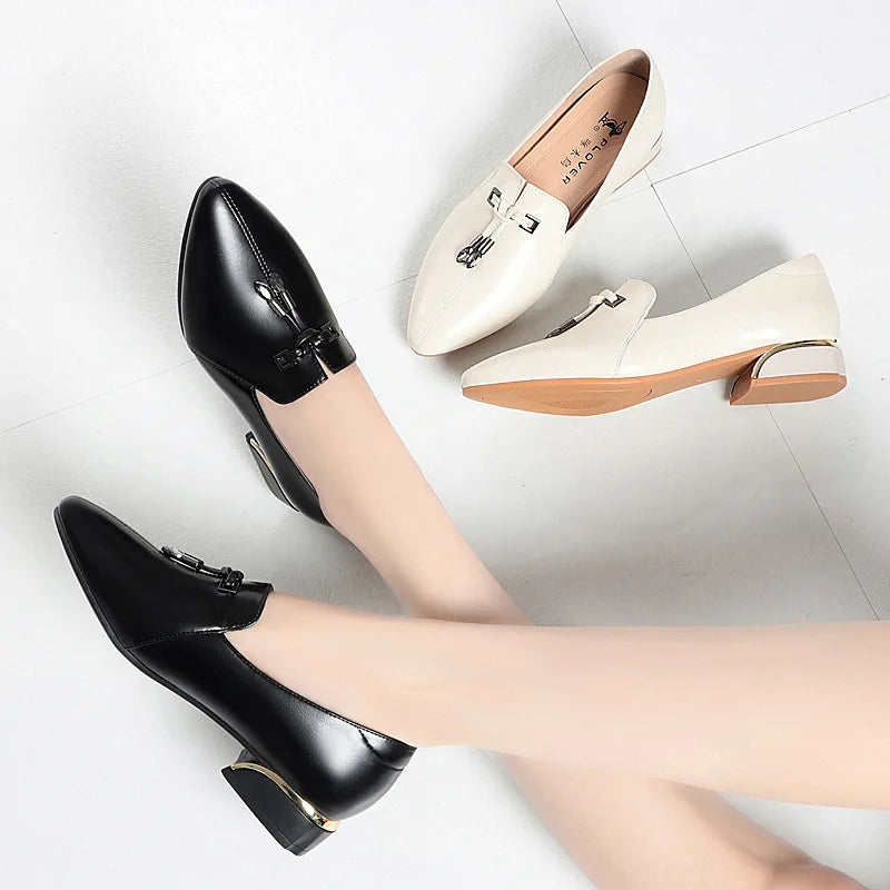 Sapatos de mãe de couro macio estilo outono sapatos femininos de meia-idade e idosos confortáveis sapatos de sola macia sem raspar pés