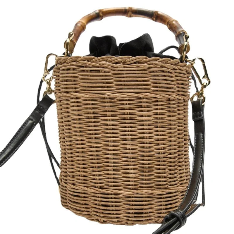 Novo balde de rattan tecido saco alça de bambu bolsa feminina moda cilindro saco de palha férias viagem essencial bolsa de ombro