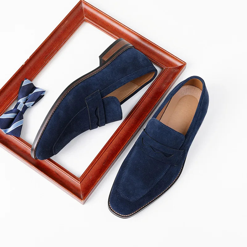 Marca masculina camurça mocassins de couro de vaca sapatos retro deslizamento-on sapatos formais masculinos sapatos de casamento