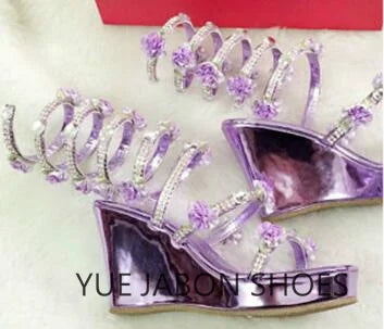 Sandálias luxuosas de verão, flor branca e rosa, sandálias femininas de salto baixo, punk gladiador, com strass, sapatos de festa de casamento