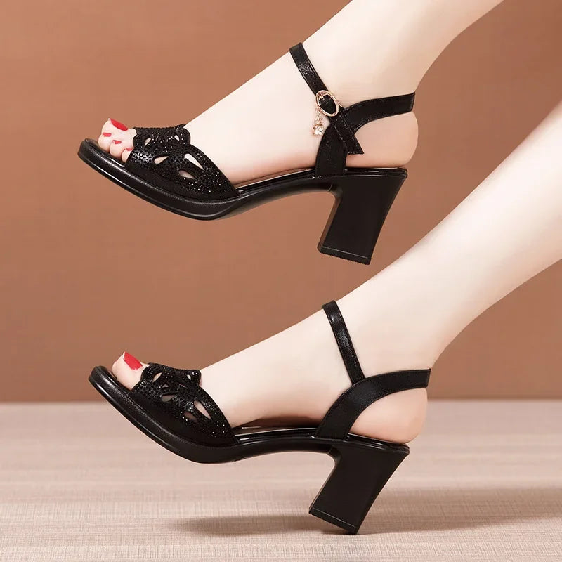 Sandálias Femininas Plataforma Elegantes com Strass Pretas para Trabalho e Dia a Dia, Tamanhos Pequenos 32-43, Salto Bloco Médio, Verão 2026