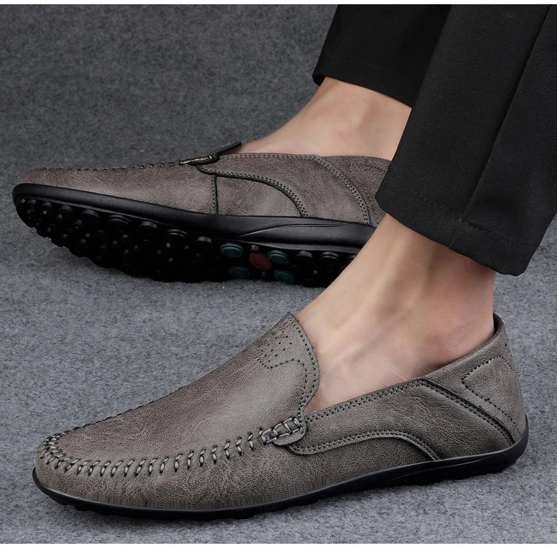 Mocassins Masculinos de Couro Genuíno Slip-On Casuais Estilo Náutico Formais Artesanais Designer 2025 Zapatillas Hombre