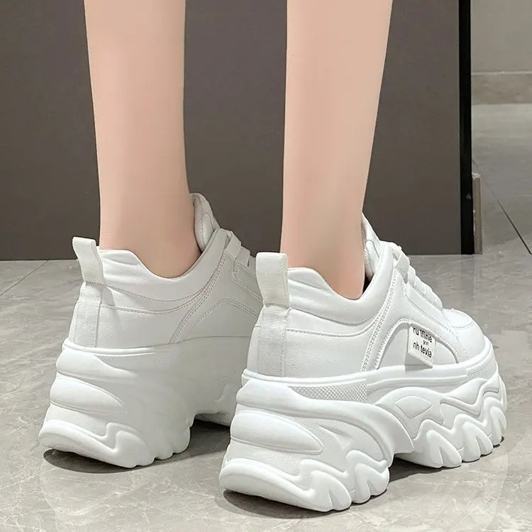 Sapatos femininos tendência branco preto grosso tênis outono inverno fundo grosso pai sapatos de alta qualidade couro do plutônio plataforma tênis novo