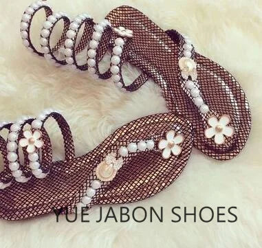 Sandálias luxuosas de verão, flor branca e rosa, sandálias femininas de salto baixo, punk gladiador, com strass, sapatos de festa de casamento