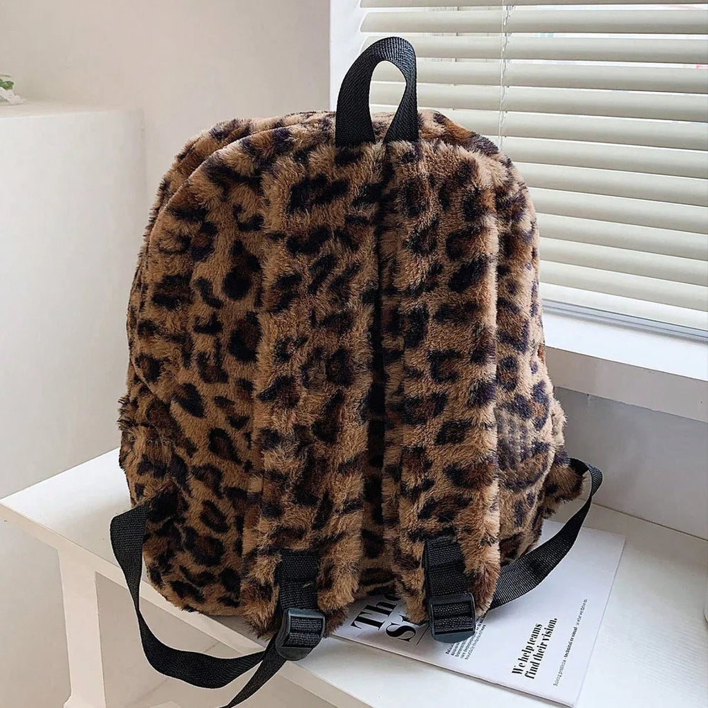 Mochila feminina luxuosa com estampa de leopardo, padrão marrom, vários bolsos, grande capacidade, material de pelúcia, zíper, alças ajustáveis, deslocamento