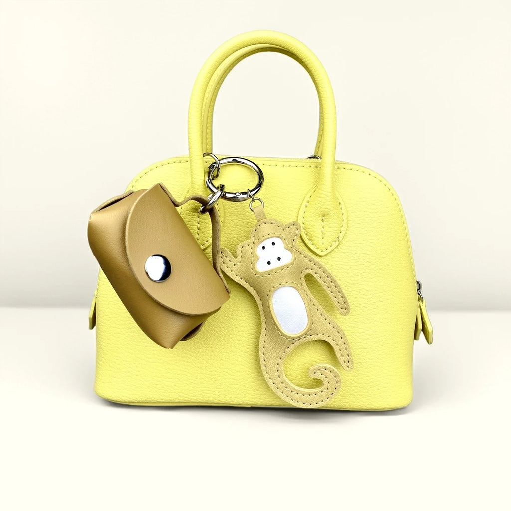 Conjunto de Chaveiro e Estojo para Fones de Ouvido em Couro PU Artesanal com Macaco/Adorável Macaco Pequeno com Cauda Encaracolada Divertida/Presente/Acessório
