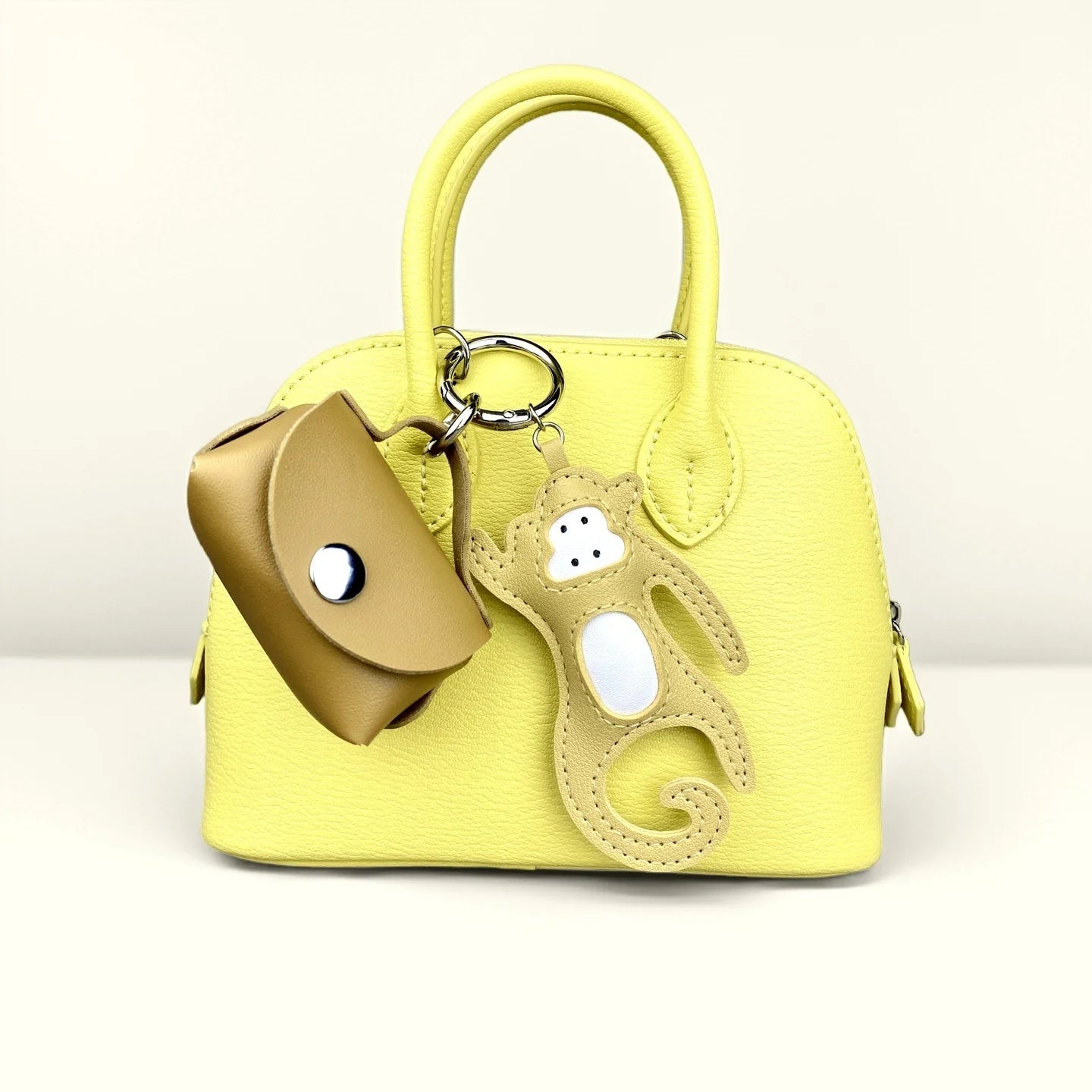 Conjunto de Chaveiro e Estojo para Fones de Ouvido em Couro PU Artesanal com Macaco/Adorável Macaco Pequeno com Cauda Encaracolada Divertida/Presente/Acessório