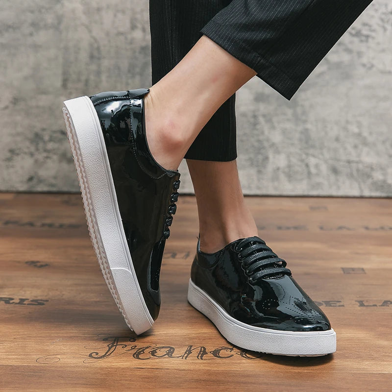 Sapatos casuais de couro envernizado, tênis com renda, sola verde, sapatos de couro designer de alta qualidade, primavera e outono