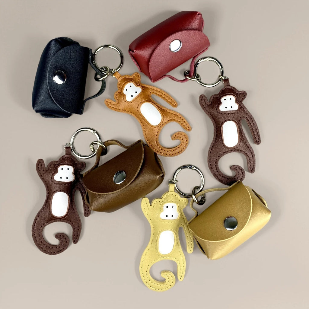 Conjunto de Chaveiro e Estojo para Fones de Ouvido em Couro PU Artesanal com Macaco/Adorável Macaco Pequeno com Cauda Encaracolada Divertida/Presente/Acessório