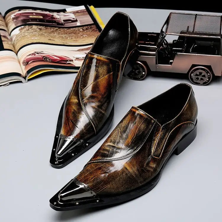 Mocassins britânicos de couro envernizado para homens, sapatos italianos deslizantes, sapatos de vestido marrom, novos, 2024