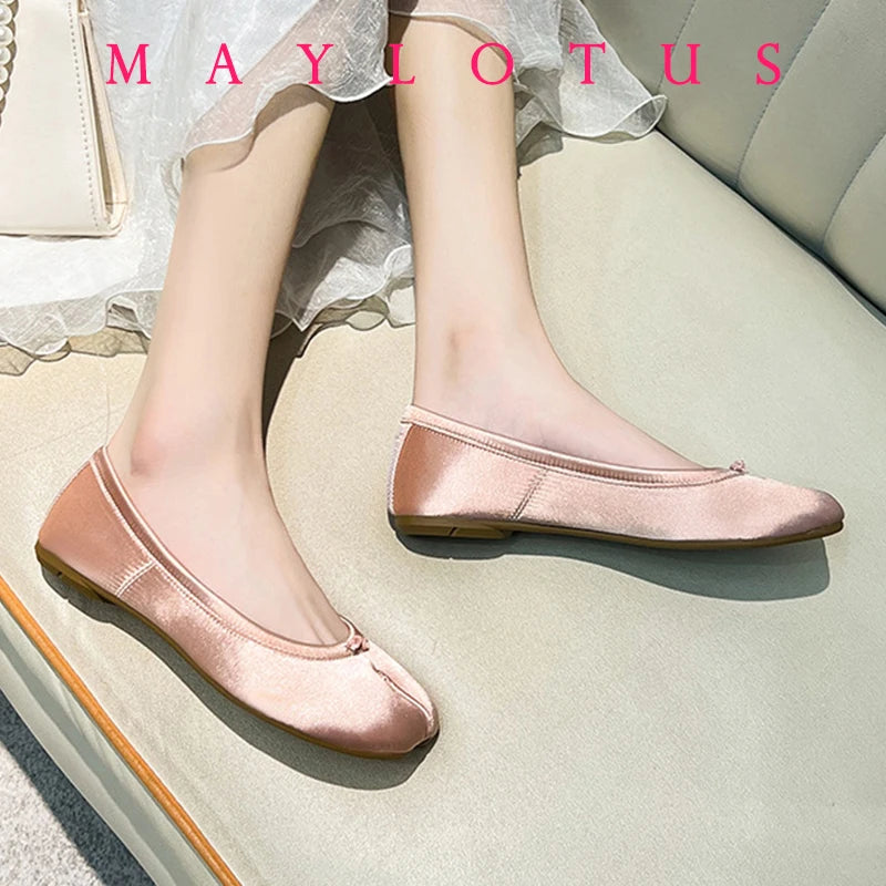 Sapatilhas Femininas de Cetim Rosa com Dedo Dividido, Estilo Ballet Tabi, Mocassins Slip-on e Alpargatas Casuais
