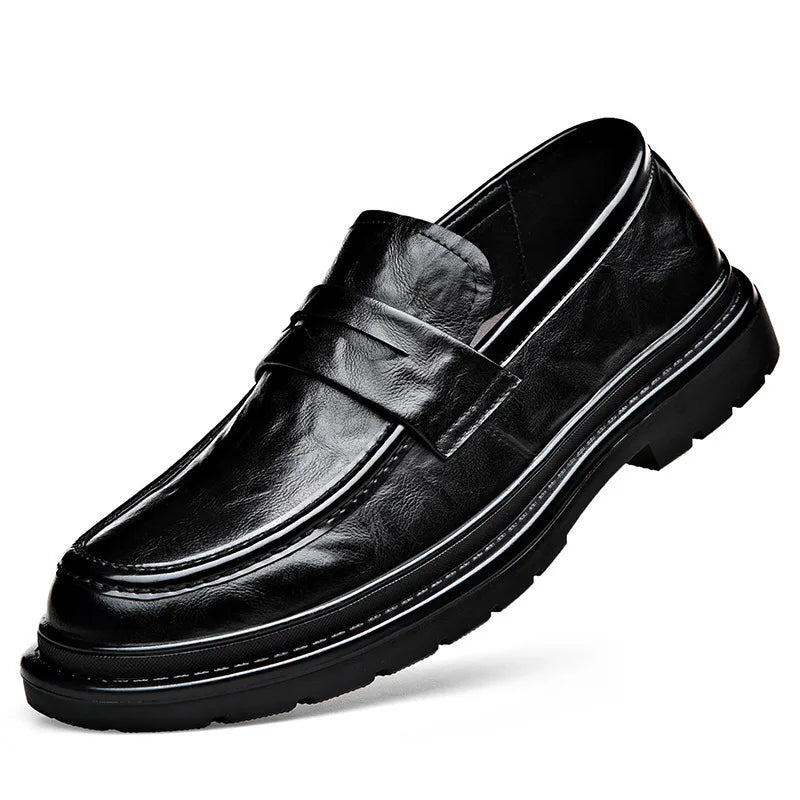 Mocassins Casuais Masculinos Slip-On: Sapatos de Couro Respiráveis e Modernos Estilo Coreano Versáteis para Primavera e Verão