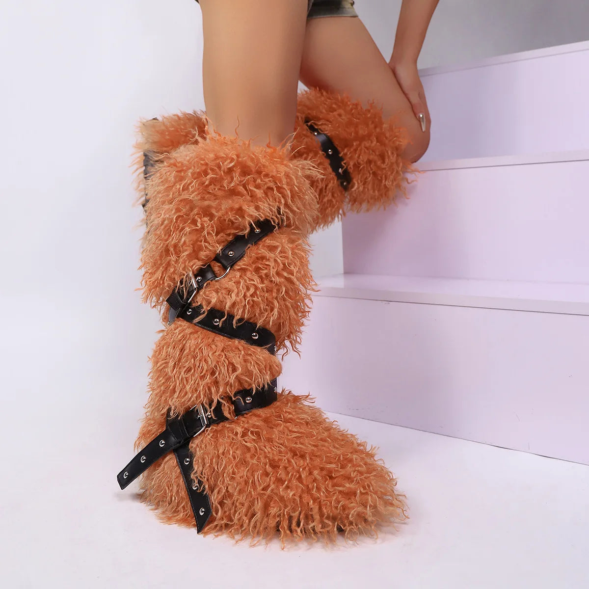 Botas femininas felpudas até o joelho |   Calçado de inverno com detalhes multi-fivela, texturas de leopardo e shearling