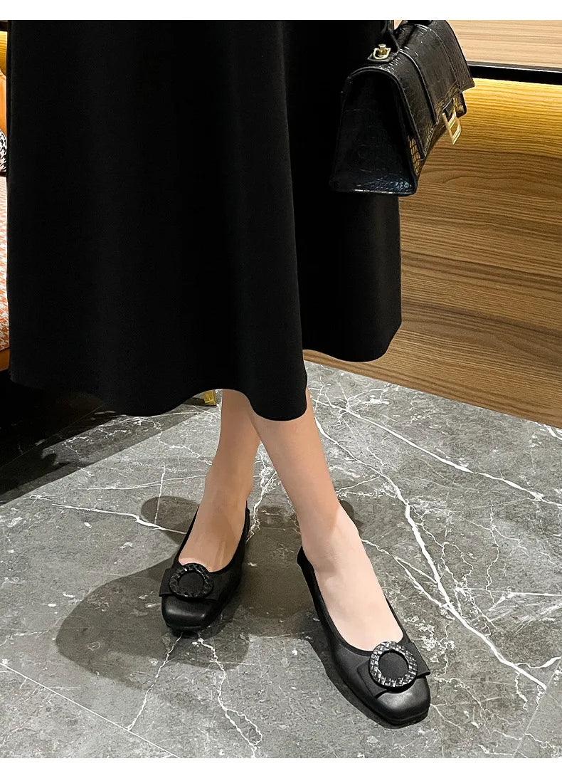 Sapatilhas de couro feminino, bombas de dedo do pé redondo, mocassins senhora do escritório, doce bowknot, sola macia, plus size, 43, 44