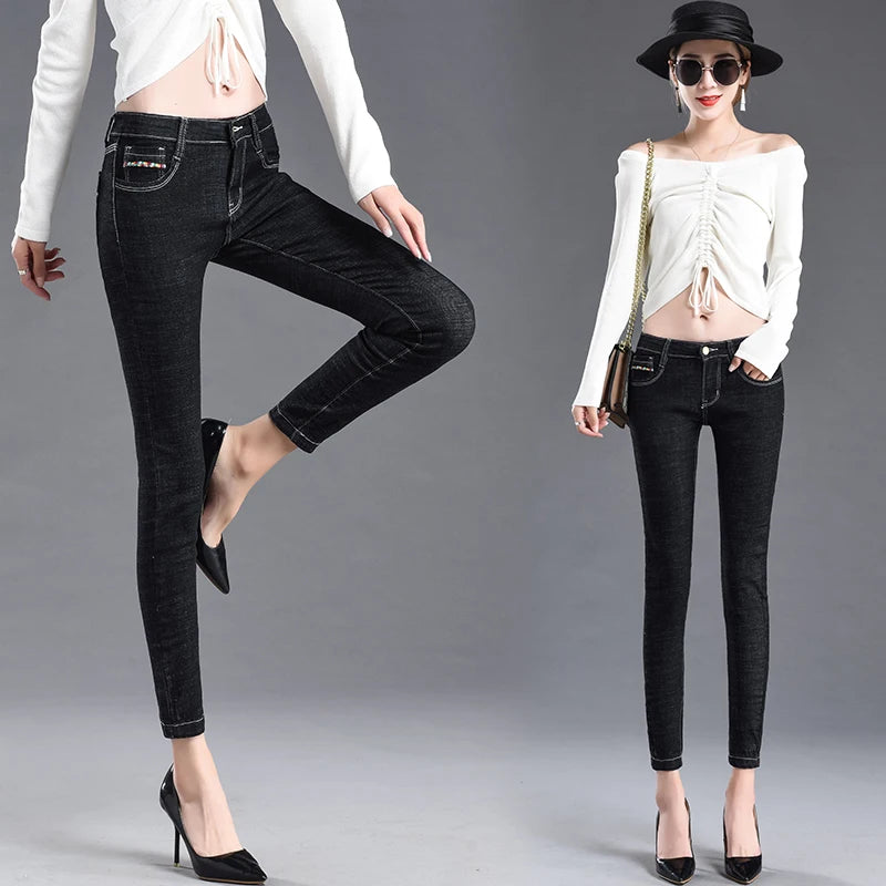 Calça Jeans Fena Skinny de Cintura Baixa Elástica e Esticável para Outono, Calça Longa Preta de Nove Pontos com Efeito Le...