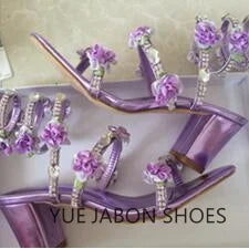 Sandálias luxuosas de verão, flor branca e rosa, sandálias femininas de salto baixo, punk gladiador, com strass, sapatos de festa de casamento