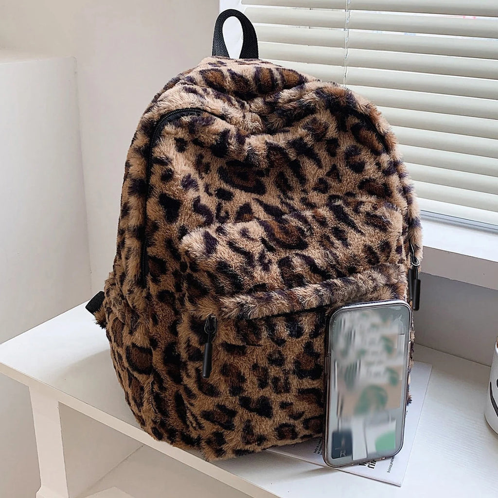 Mochila feminina luxuosa com estampa de leopardo, padrão marrom, vários bolsos, grande capacidade, material de pelúcia, zíper, alças ajustáveis, deslocamento